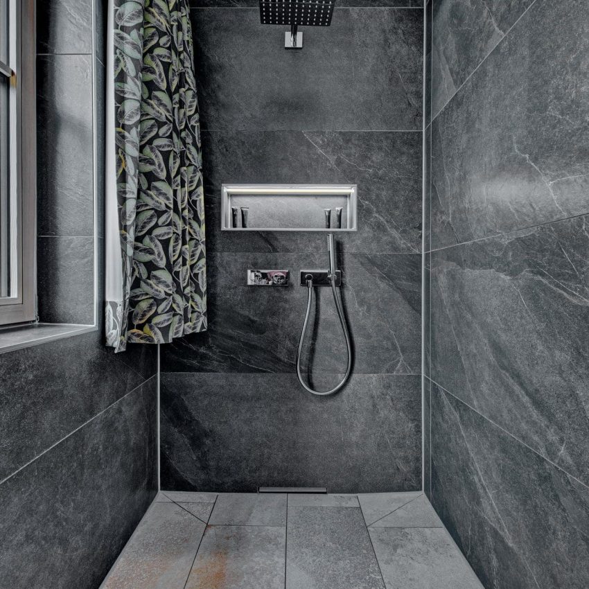 Chalet Hochh&auml;derich Regendusche