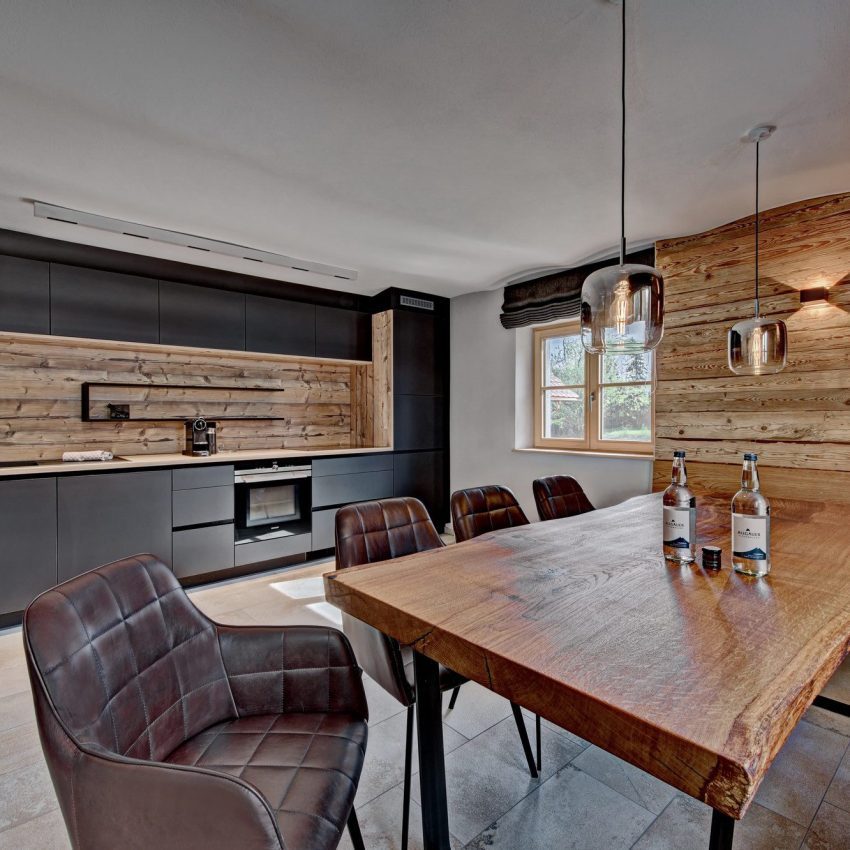 Chalet Seeblick Esstisch