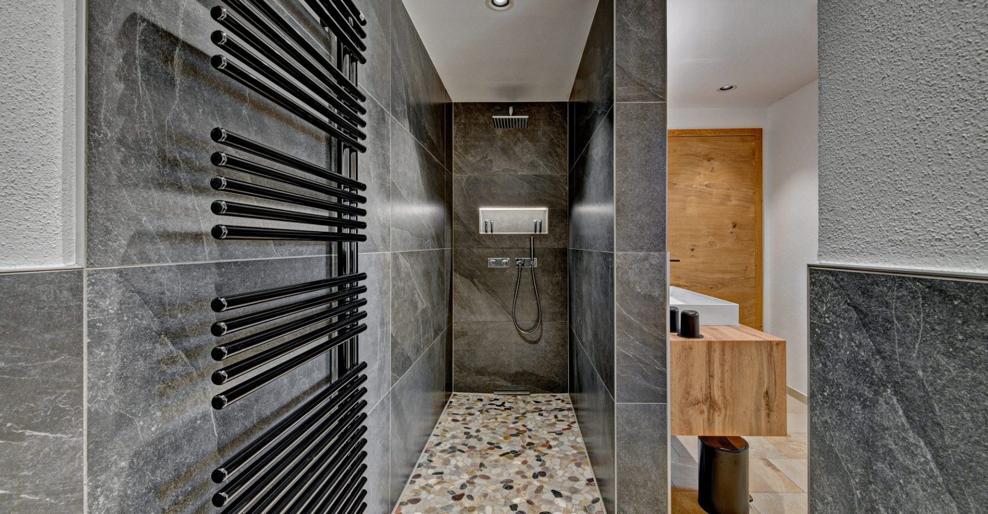 Chalet Seeblick Regendusche